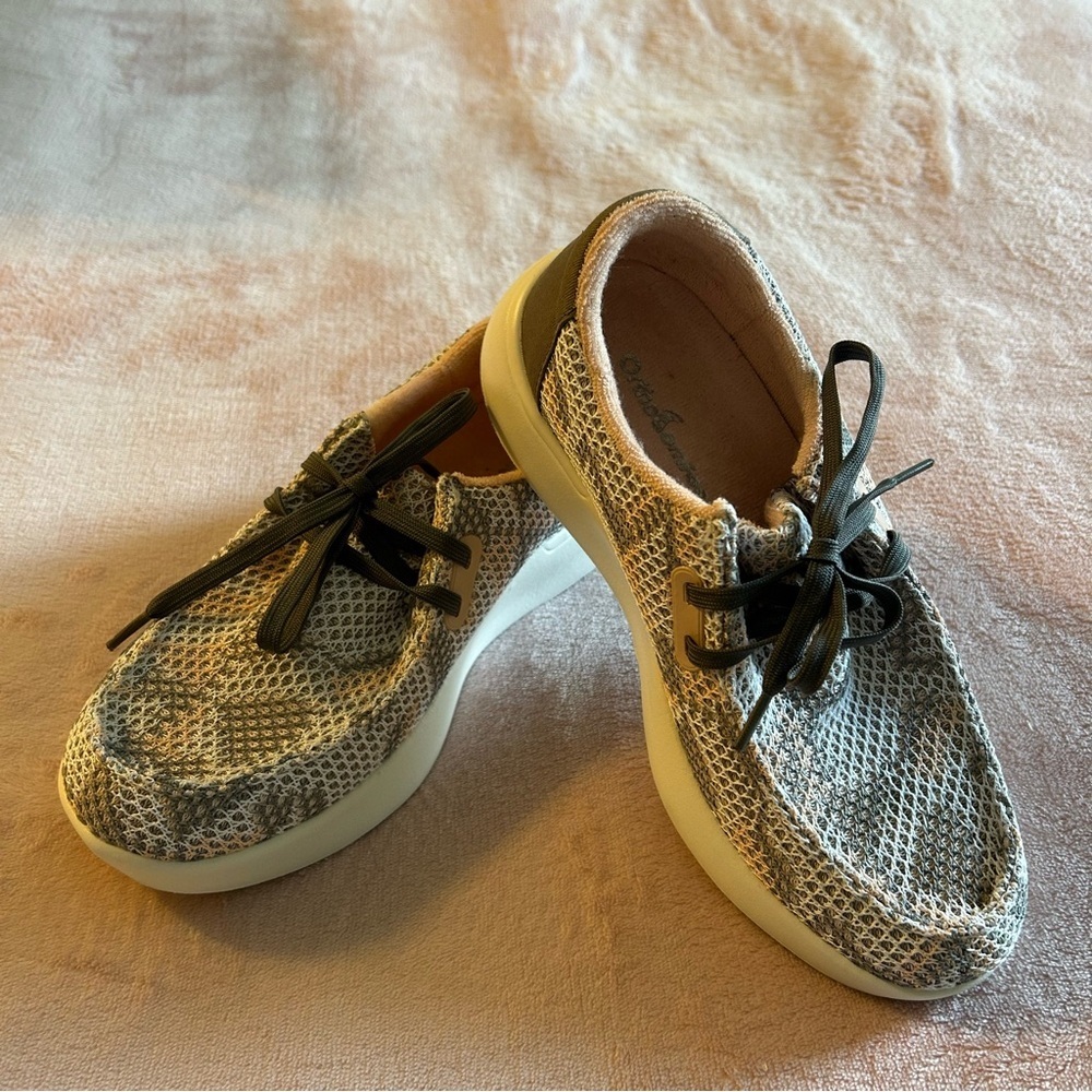 NWOT OrthoComfoot slip on boat shoes with inserts gray white pink mesh size 7